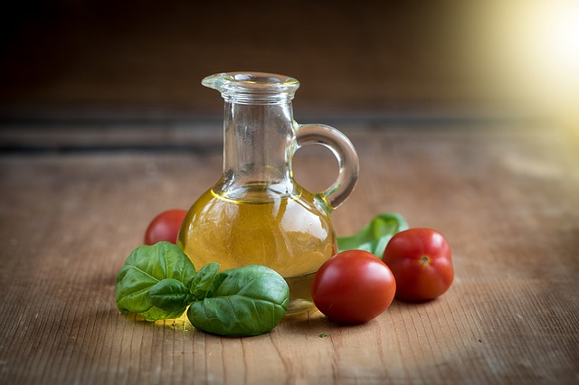 olivový olej a rajčata.jpg
